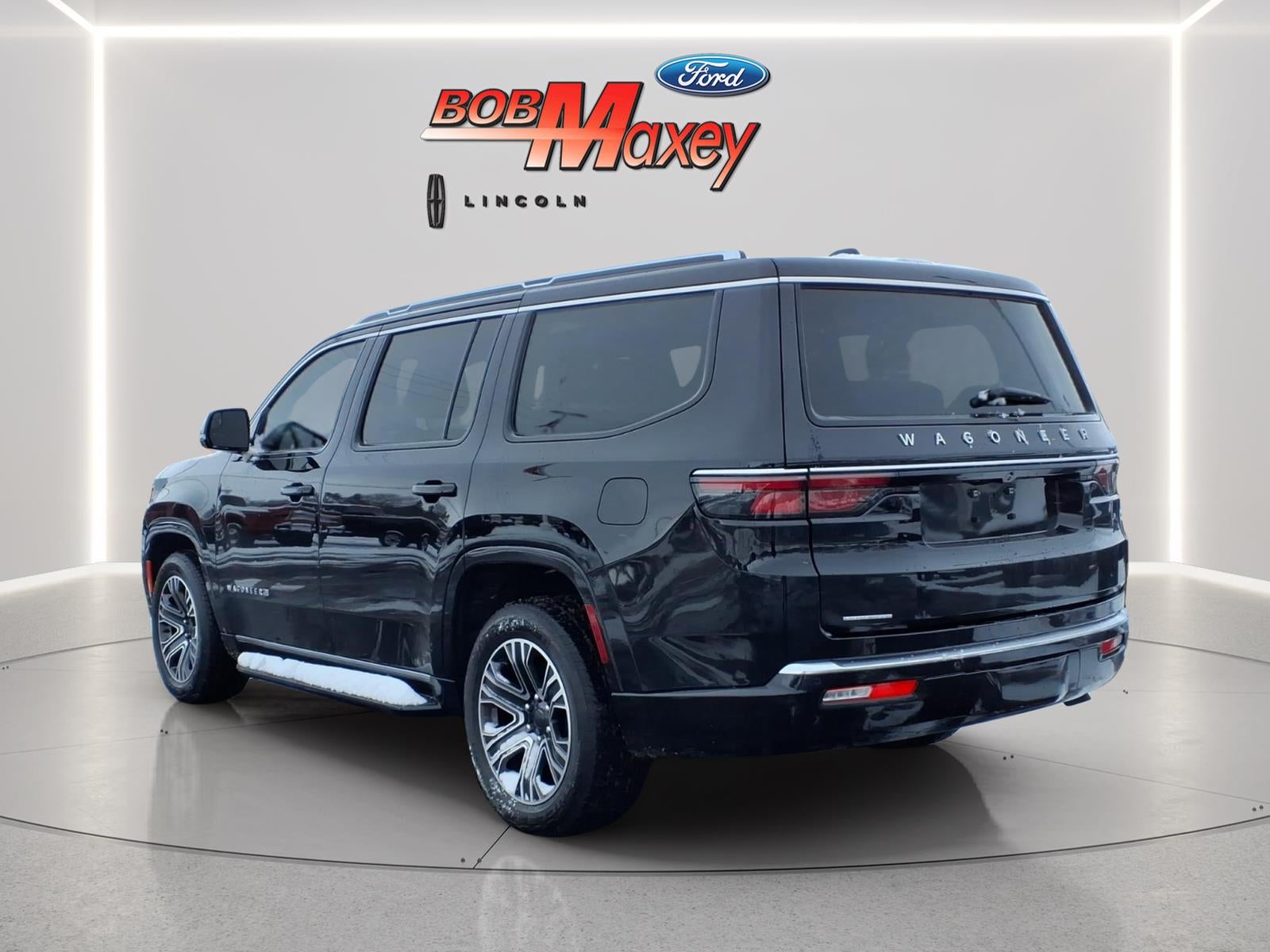 2023 Jeep Wagoneer Base