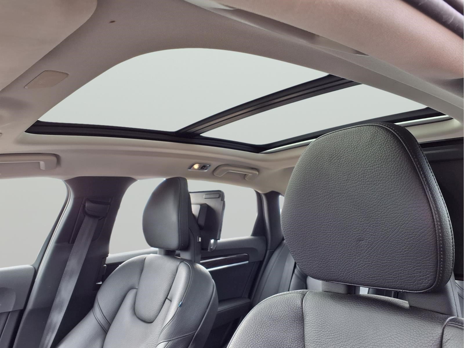 2019 Volvo S90 T6 Momentum